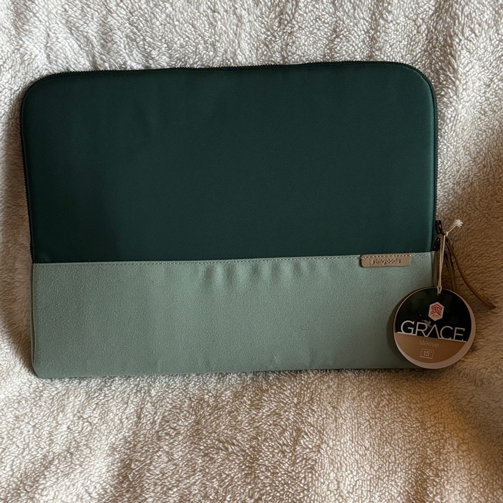 Grace Dual-Tone Green Tablet Sleeve
